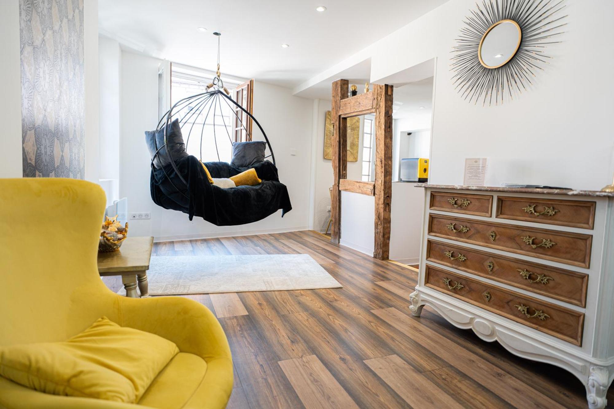 Appartement De La Noblesse - Designed By C.M ซิลิสตาต์ ภายนอก รูปภาพ